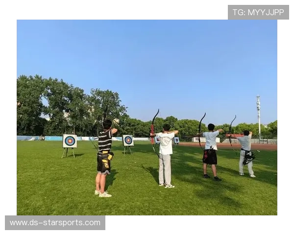 射箭学院加强青少年训练营的心理辅导与赛场适应训练，射箭培训学校